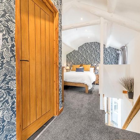 The Black Dog Apartment Dalton in Furness Extérieur photo